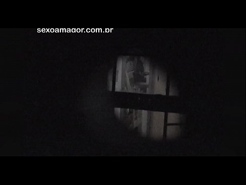 ❤️ Voajer iz susjedstva skriven iza šupljih cigli potajno snima Blondie Porno na hr.pornpk.ru ❌️❤